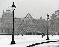 Louvre could house treasures from Iraq, Syria: Hollande