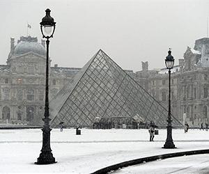 Record tourists to France in 2011, Chinese numbers surge