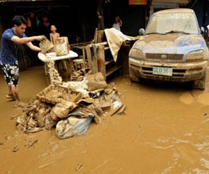 Philippine floods kill three, paralyse capital