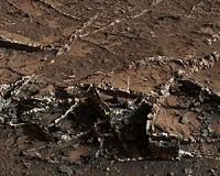 Curiosity Eyes Prominent Mineral Veins on Mars