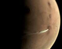 Mars Express keeps an eye on curious cloud