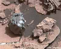Curiosity Mars Rover Checks Odd-looking Iron Meteorite