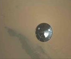 New Mars Rover Beams Back Images Showing its Descent