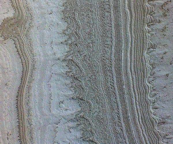 Clays, not water, are likely source of Martian lakes