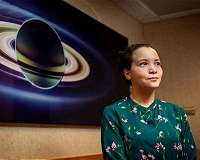 Odd bodies, rapid spins keep cosmic rings close