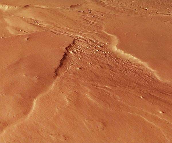 Mars Express unveils potential water resource for future Mars missions at equator