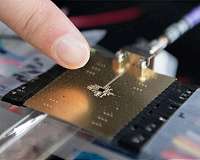 Merging antenna and electronics boosts energy and spectrum efficiency