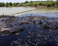 Oil thieves cause pipeline leak, pollute Mexico river