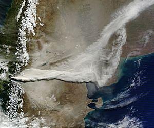 Chilean Volcano Plume Moving Around the World