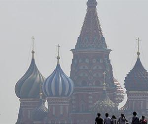 Moscow wheezes as smog cloud blankets city