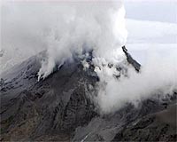 Colombian volcano rumbles, 3,000 evacuated