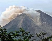 Indonesian forest fires, haze force Mount Merapi closure