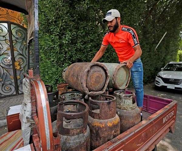 Iraq's last gas bottle delivery crooner dreams of stardom