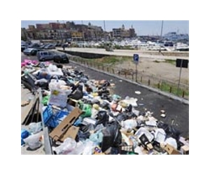 EU team in Naples for garbage crisis as health risks rise