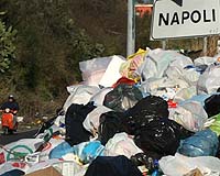 Naples locals block site to protest rubbish dumping