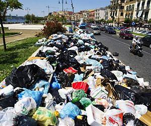 Brussels threatens fines over Naples waste