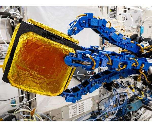 Robot Demonstrates Advanced Gripping Technology in Space