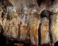 Evidence suggests Stone Age family explored Italian cave on their hands, knees