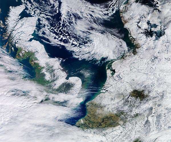 Istanbul airport shuts as snow blankets southeast Europe