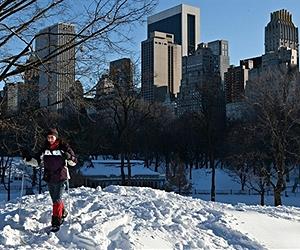 Fresh snow storm bears down on New York