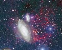 Galaxy trailed by stunning plume of gas