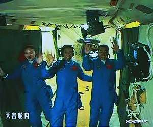 China astronauts enter space module