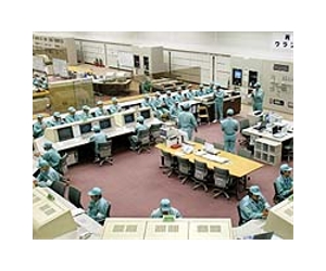 Japan reactor halted over pressure drop