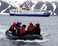'No danger' for cruise ship stuck in Antarctic ice: navy