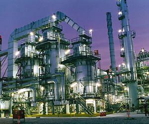 Bangkok oil refinery blast triggers closure calls