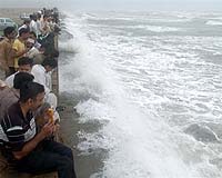 Cyclone Kills 18 On Pakistan Coast; Floods Claims More Elsewhere
