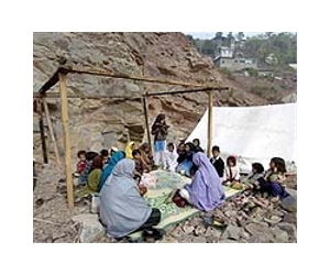 Pakistani women face road blocks to vote