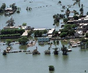 Thousands trapped in Pakistan's flood-hit south