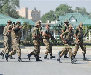 US renews bonds with Pakistan army