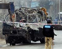 Pakistan suicide bomber kills eight: police