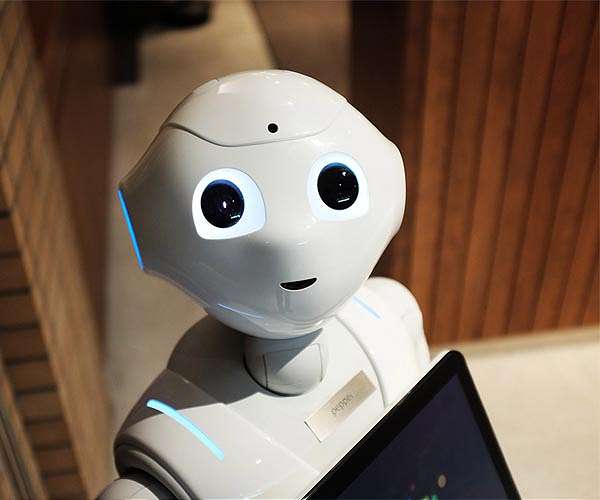Preschoolers prefer to learn from a competent robot than an incompetent human, Concordia study shows