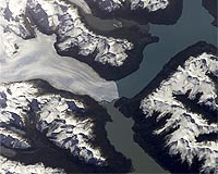 Argentine natural ice dam bursts for first time in winter