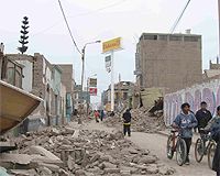 Pisco residents live amid rubble, uncertainty