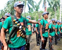 Philippine assault on extremists sends 24,000 fleeing
