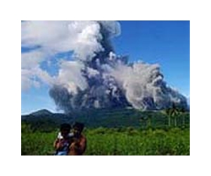 Flight warning as residents flee Philippine volcano