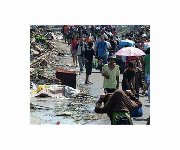 Thousands flee as yet another typhoon menaces Philippines