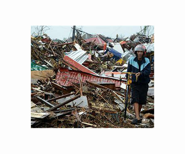 Super Typhoon Noru slams into the Philippines