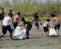 One dead as hundreds flee false tsunami alert in Philippines