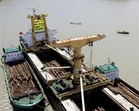 Greenpeace occupies timber export ship in PNG