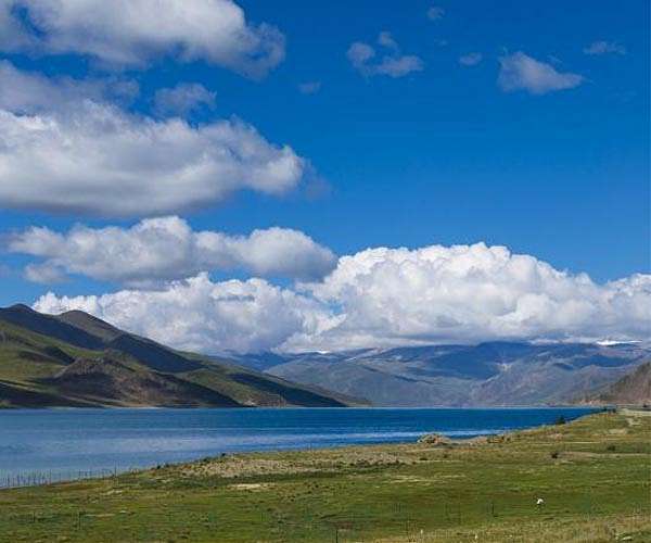The morphological characteristics of precipitation areas affects precipitation intensity