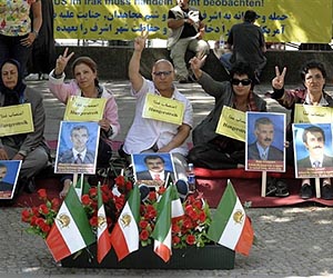 US offers funds to move Iranian exiles out of Iraq