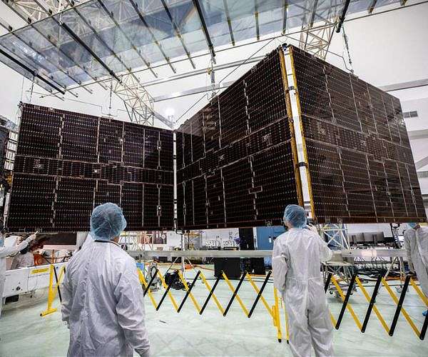 Huge solar arrays installed on Psyche