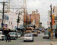 'Pioneer' commuters go electric in polluted Mexico City