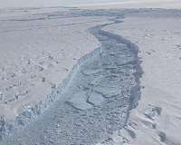 Operation IceBridge flies over Iceberg B-46