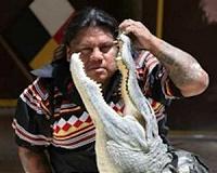 Florida Indian tribe's last alligator wrestler bows out