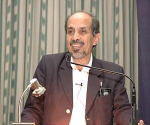 Roddam resigns from space panel